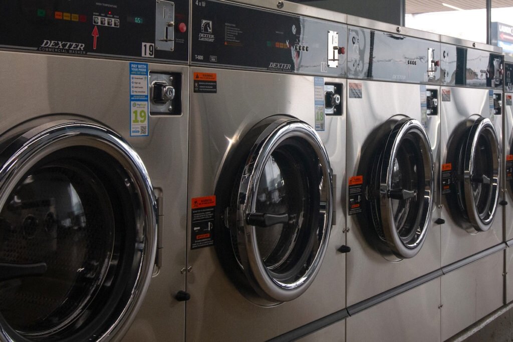 cost of doing laundry in New York City laundromat and pickup service comparison