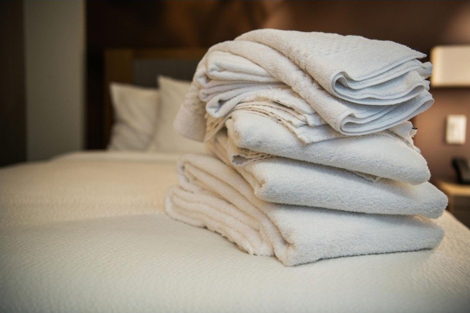 best laundry service for airbnb hosts NYC with clean linens ready for guests